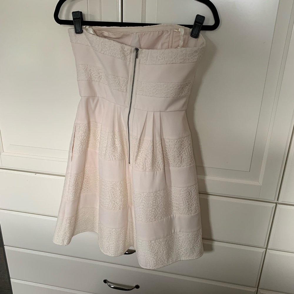 BCBG WHITE STRAPLESS DRESS - Picture 6 of 8
